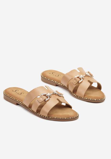 Beżowe Klapki Zdobione Wycięciami i Elegancką Klamerką Odariva