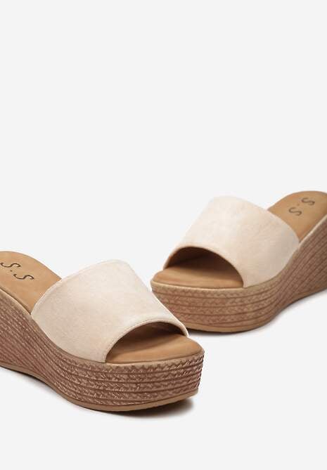 Beżowe Klapki na Plecionym Koturnie Jaratta