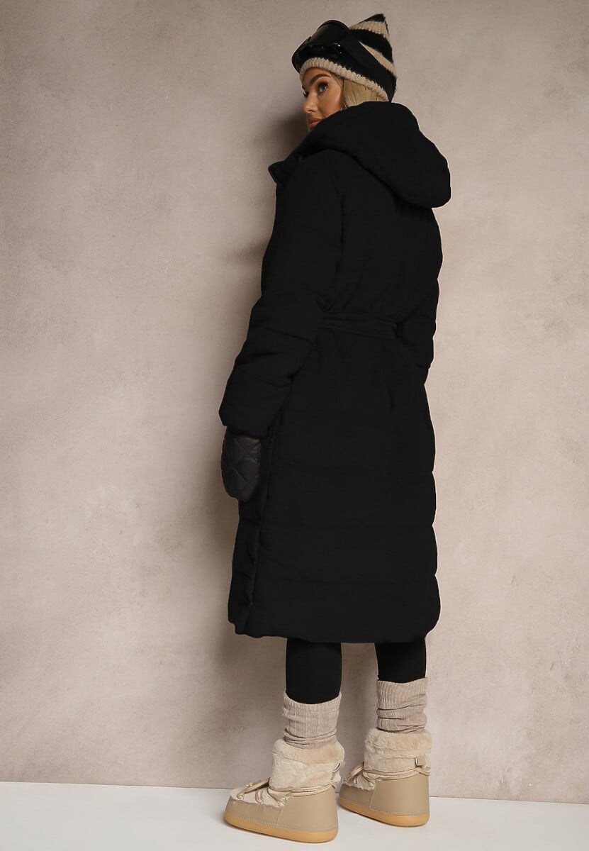 Czarna Kurtka z Kapturem Paskiem i Rozcięciami na Napy Zdobiona Pikowanymi Przeszyciami Semandira