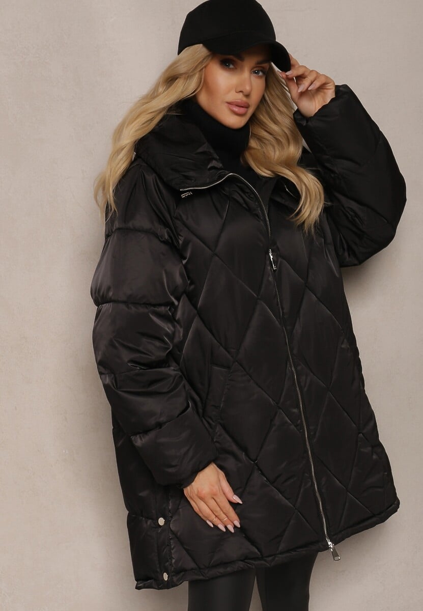 Czarna Kurtka Pikowana z Kapturem i Rozcięciami Zapinanymi na Napy Etarenea