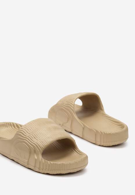 Ciemnobeżowe Klapki z Pianki na Platformie z Ozdobnym Tłoczeniem Alnelia