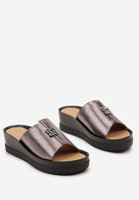 Srebrne Klapki Metaliczne na Niewysokim Koturnie Dandeliona