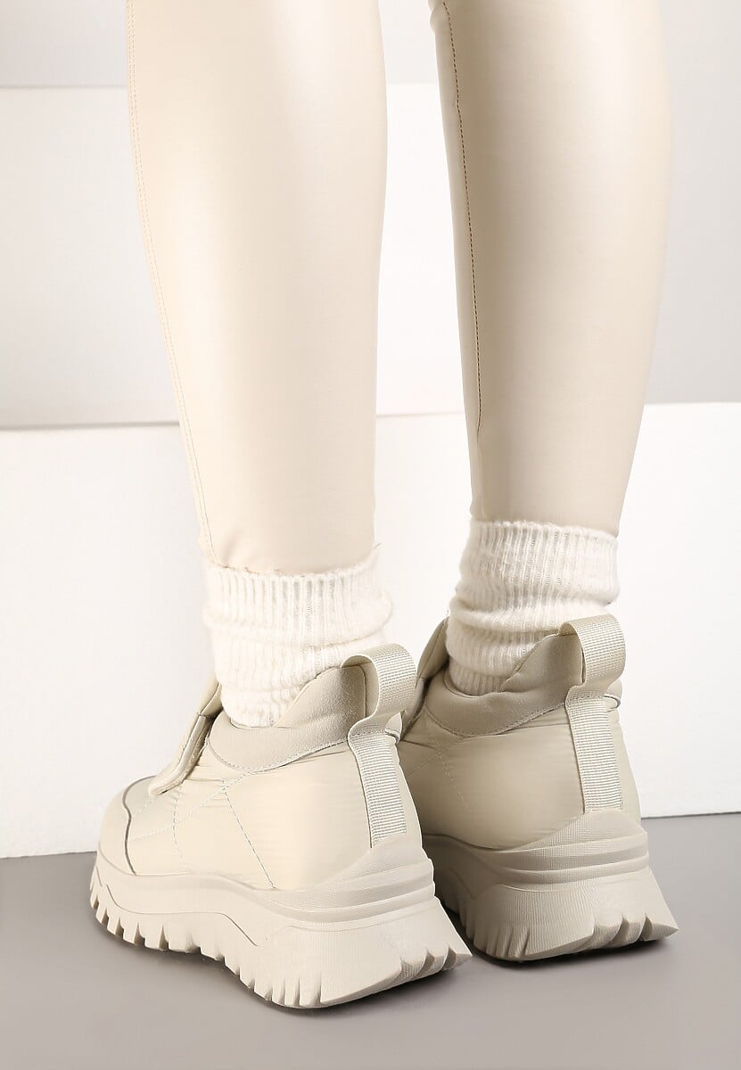 Jasnobeżowe Pikowane Sneakersy na Platformie Ozdobione Napisem Resilie