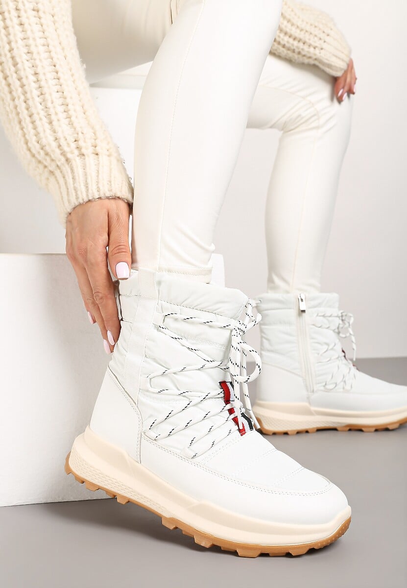 Białe Śniegowce na Niskiej Platformie z Ozdobnie Sznurowaną Cholewką Zinneitha