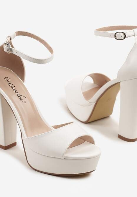 Białe Sandały na Słupkowym Obcasie z Zapięciem na Klamerkę Natisene