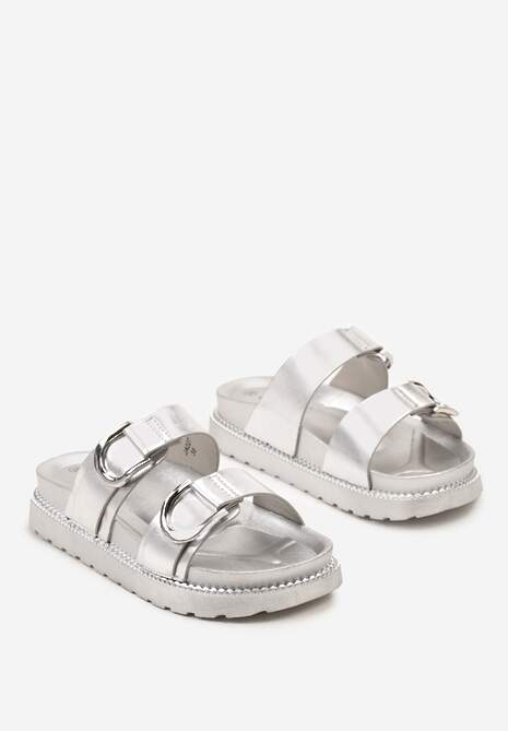 Srebrne Klapki na Platformie z Klamrami Imitującymi Zapięcia Iramarie