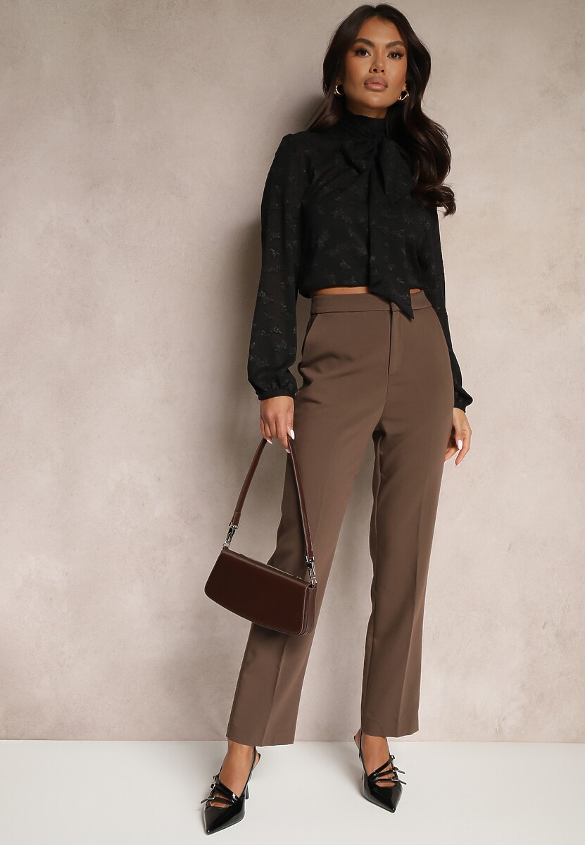 Czarna Bluzka z Tkaniny Plumeti ze Stójką Zdobiona Wiązaniem Ravithia