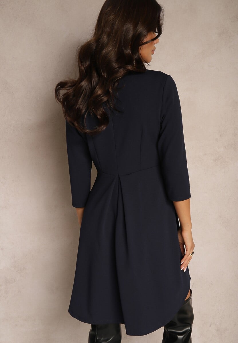 Granatowa Sukienka o Trapezowym Kroju z Dłuższym Tyłem Gemivra