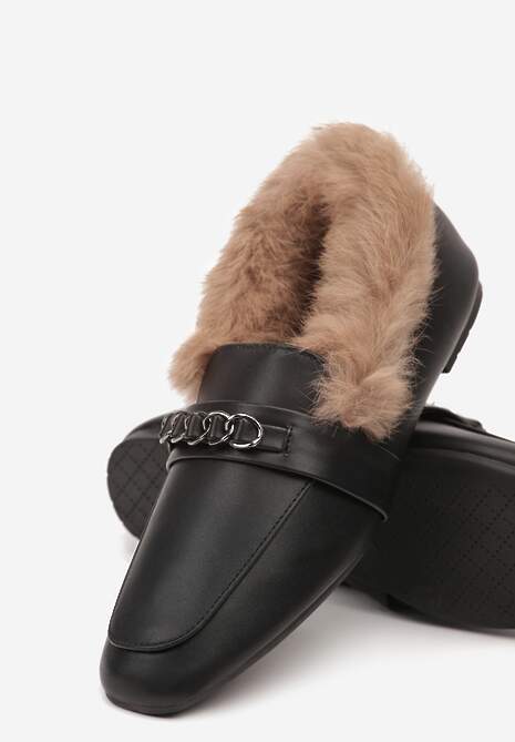 Czarne Mokasyny na Płaskiej Podeszwie z Futerkiem i Metaliczną Ozdobą Emalorae