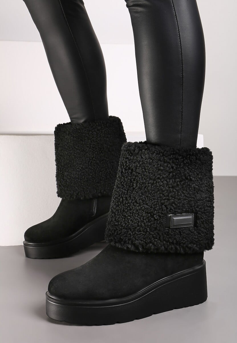 Czarne Botki na Koturnie Ozdobione Barankiem i Wywiniętą Cholewką Irissinae