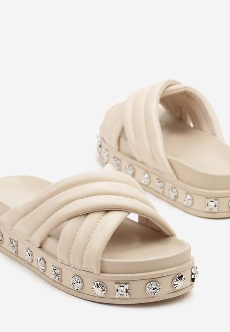 Beżowe Klapki na Platformie Ozdobione Nitami Iveloiti