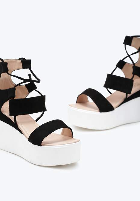 Czarne Sandały na Koturnie z Wiązaniem wokół Łydki Scadira