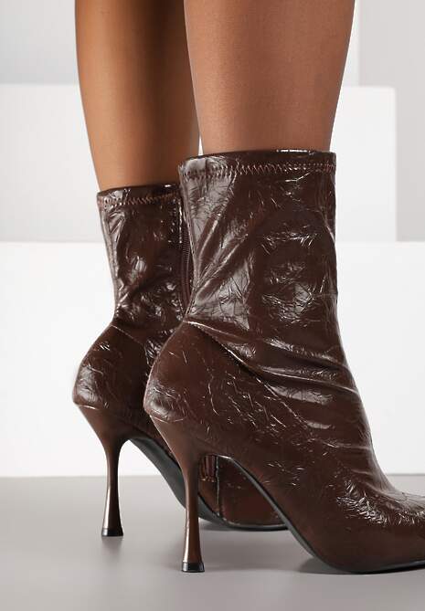 Brązowe Tłoczone Botki do Kostki Vices na Szpilce w Eleganckim Stylu Tadvire