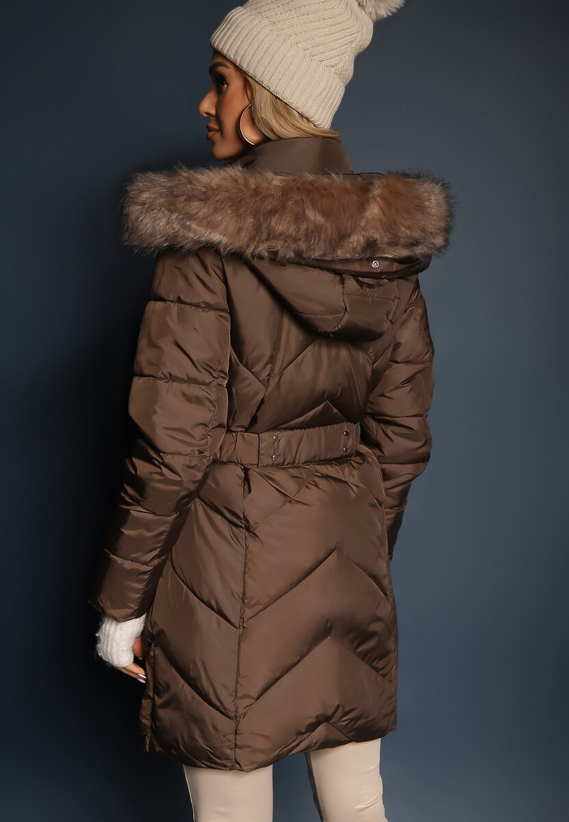 Brązowa Długa Pikowana Kurtka w Stylu Parki z Troczkiem w Pasie i Sztucznym Futerkiem Abelasa