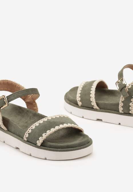Zielone Sandały na Płaskiej Podeszwie z Ozdobnymi Paskami Zapinane przy Kostce Fialena