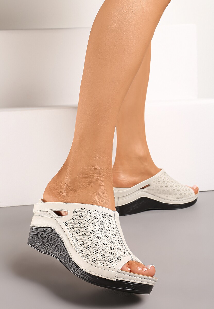 Beżowe Ażurowe Klapki na Koturnie z Wkładką ze Skóry Naturalnej Serinnde