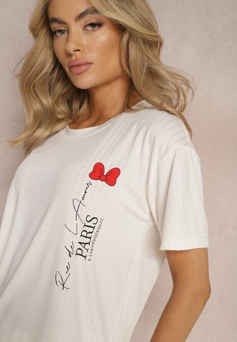 Jasnobeżowy Komplet Piżamowy Szorty Wykończone Falbanką i Koszula z Nadrukiem Tyrvea