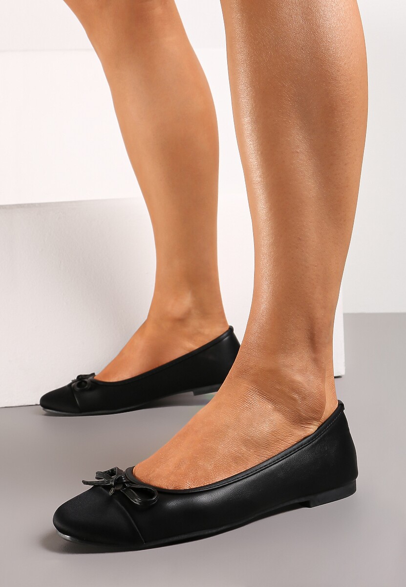 Czarne Balerinki z Ozdobnym Noskiem i Subtelną Kokardką Cosalba