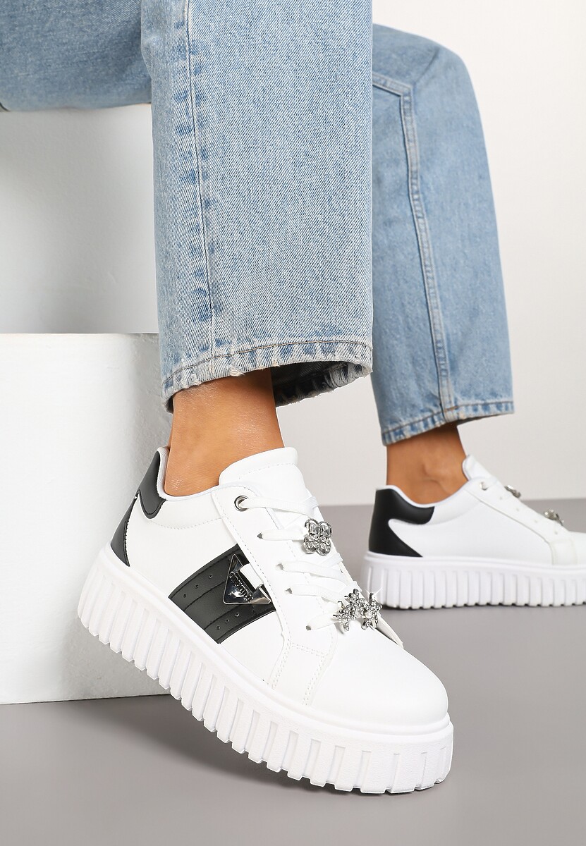 Biało-Czarne Sneakersy na Tłoczonej Platformie z Metalicznymi Ozdobami Eleanilia