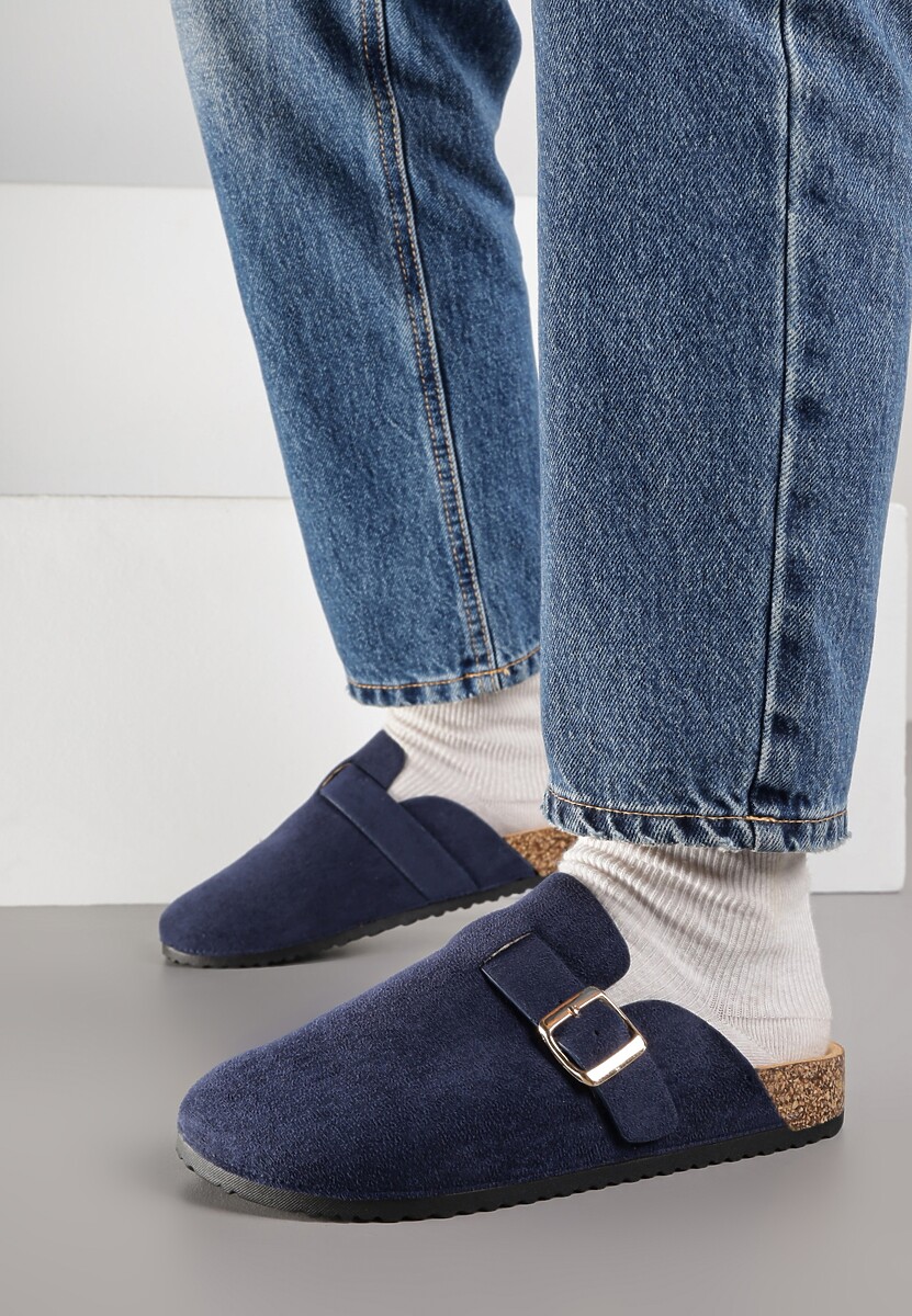 Granatowe Klapki Ozdobione Klamrą na Pasku Zelevelis