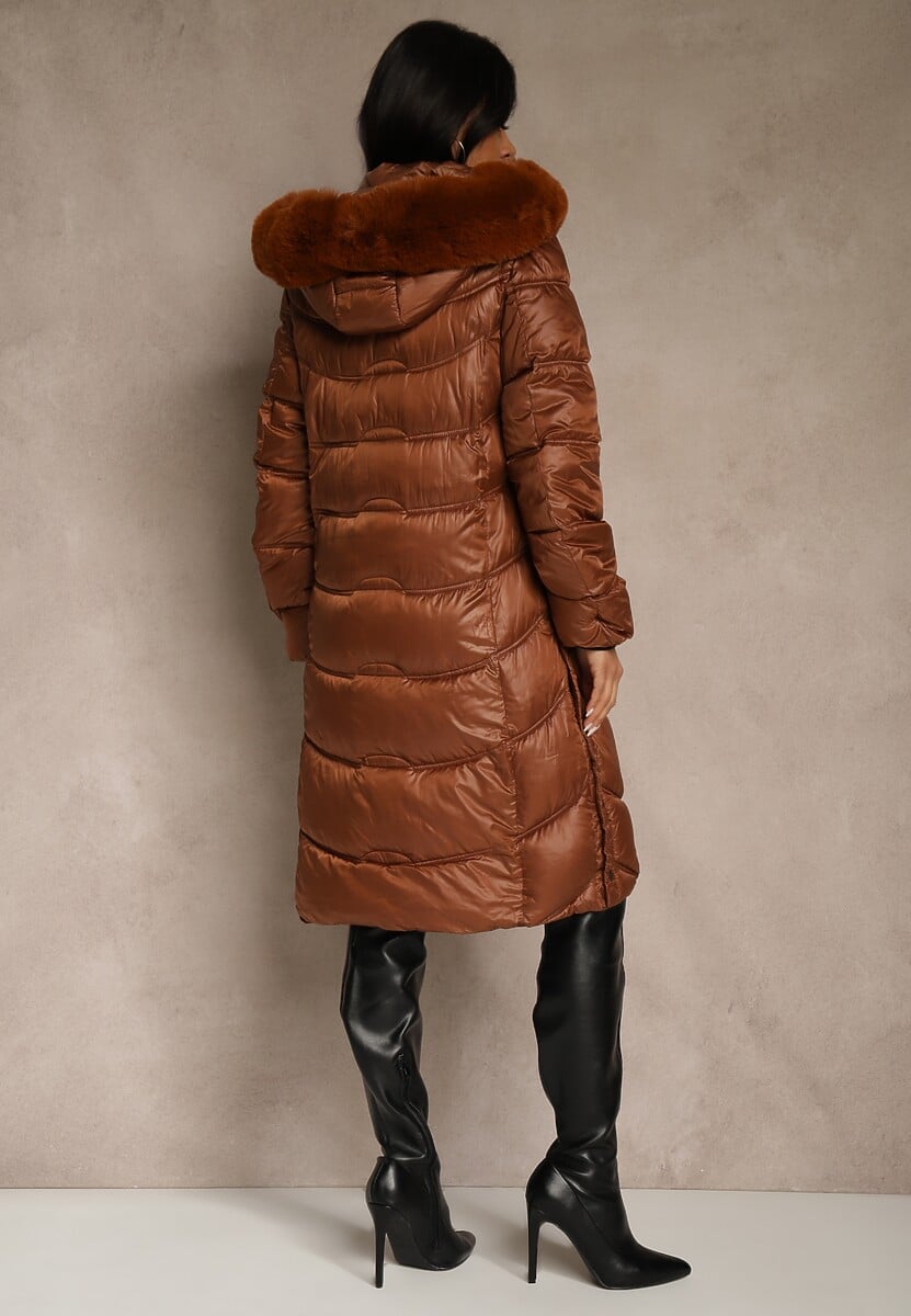 Brązowa Kurtka Płaszcz za Kolano z Pikowaniem i Odpinanym Kapturem Calarin