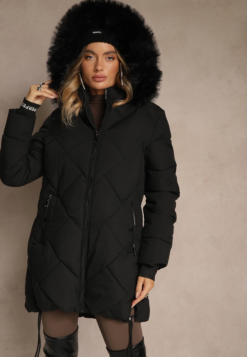Czarna Kurtka z Pikowanymi Przeszyciami i Kapturem z Futrem Guira