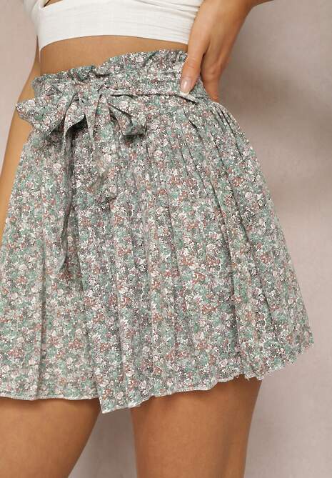 Zielone Plisowane Szorty High Waist z Szerokimi Nogawkami z Paskiem i Gumką w Talii Derefia