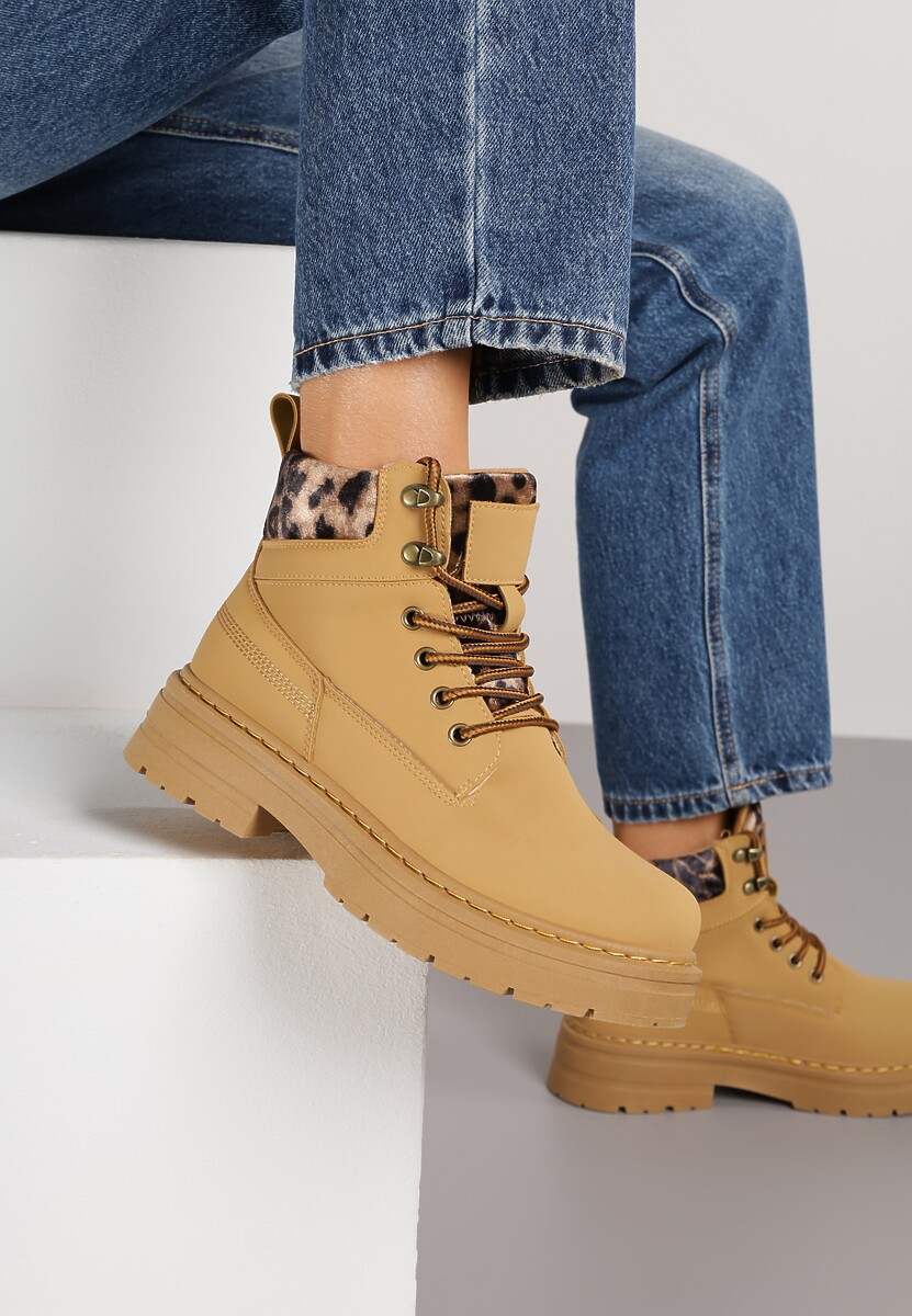 Czarne Trapery ze Wstawkami we Wzór Vetiara