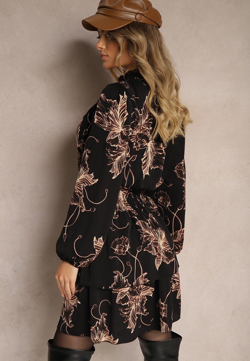 Czarna Sukienka Rozkloszowana z Gumką w Talii Abstrakcyjnym Wzorem i Falbankami Zinraelle