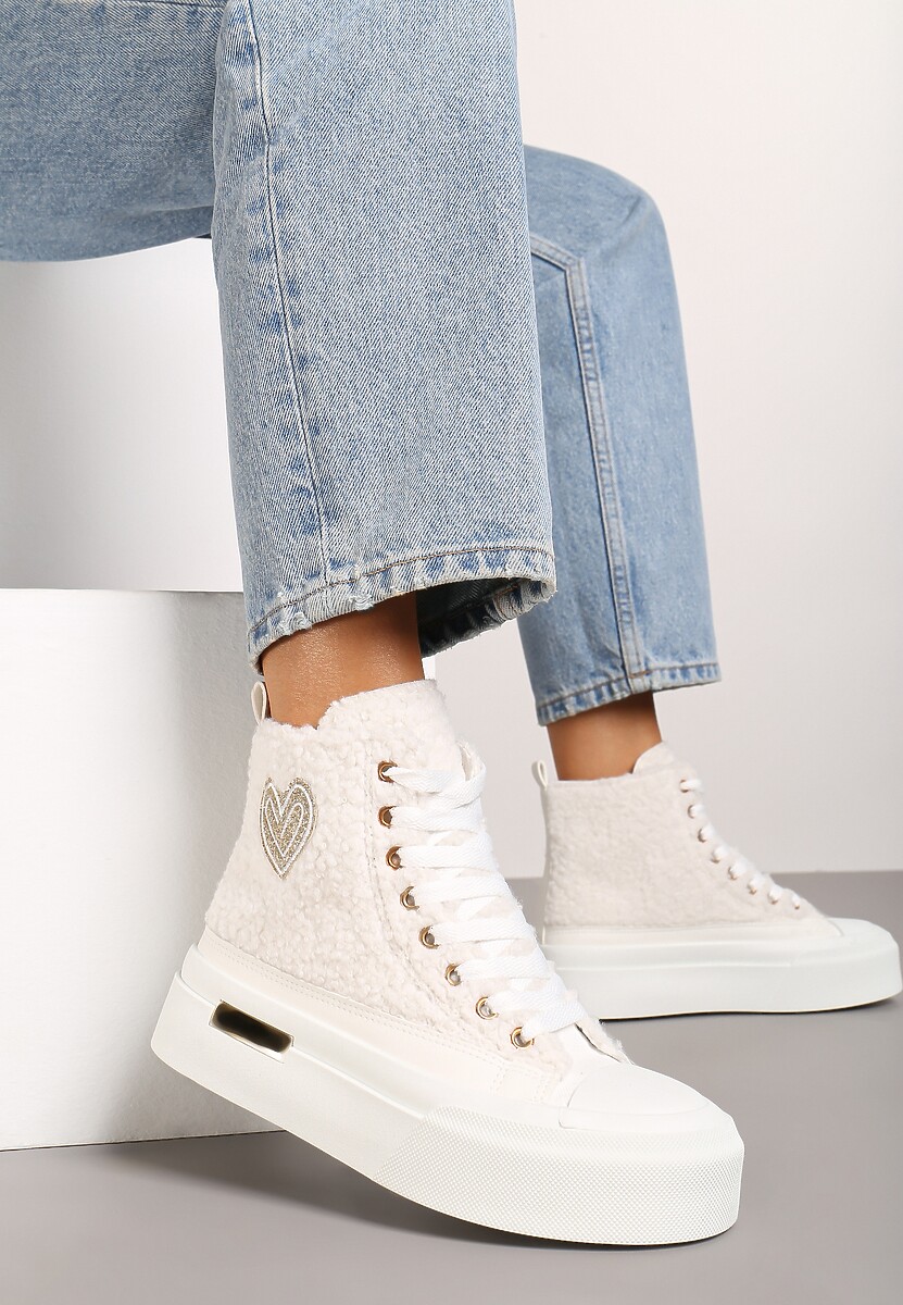 Ciemnobeżowe Futerkowe Trampki na Platformie z Ozdobną Naszywką w Kształcie Serca Aelinna