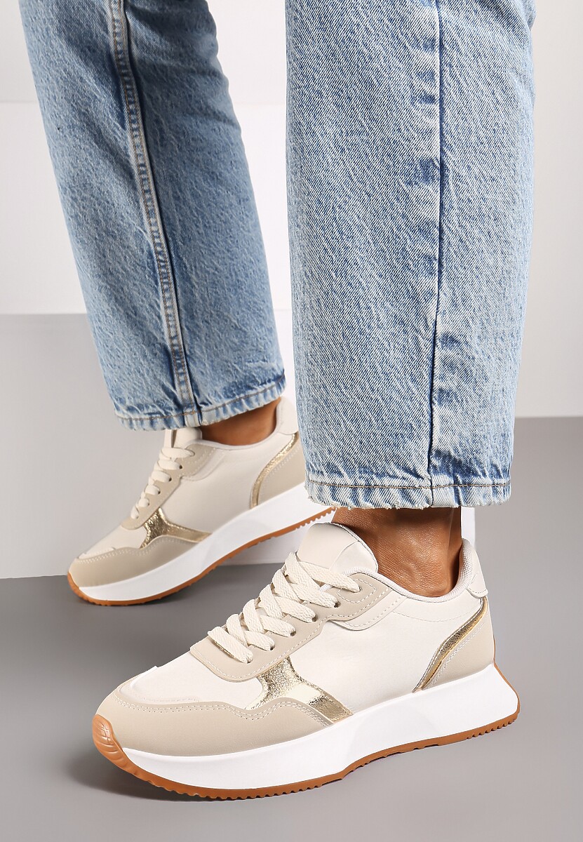 Beżowe Sneakersy na Płaskiej Podeszwie Ozdobione Metalicznymi Elementami Nevlis