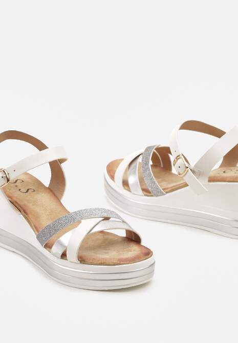 Białe Casualowe Sandały na Ozdobnym Koturnie z Brokatem Effiola