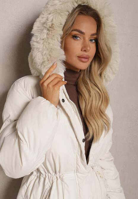 Jasnobeżowa Kurtka Pikowana ze Ściągaczem w Talii Odpinanym Futerkiem i Kapturem Zailia