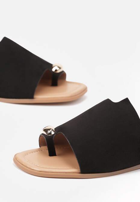 Czarne Klapki Vices w Stylu Japonek Ozdobione Metaliczną Aplikacją Ardellia