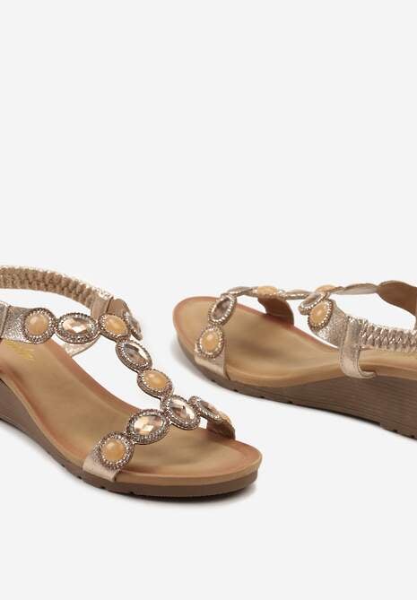 Złote Sandały Ozdobione Cyrkoniami na Niskim Koturnie Piasara