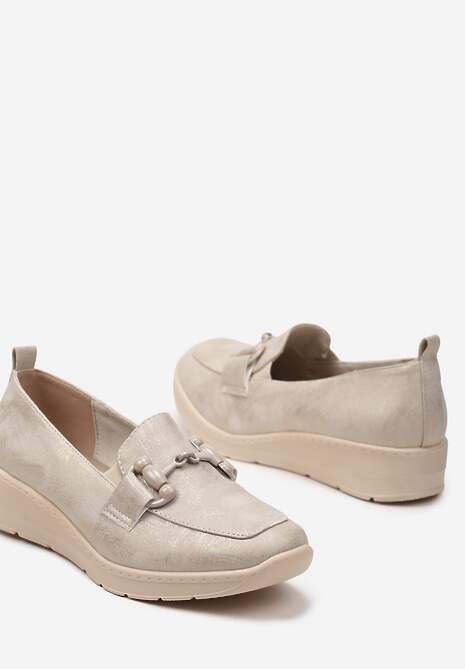 Złote Półbuty na Płaskiej Podeszwie z Wkładką ze Skóry Naturalnej Ozdobione Klamrą Kaiadia