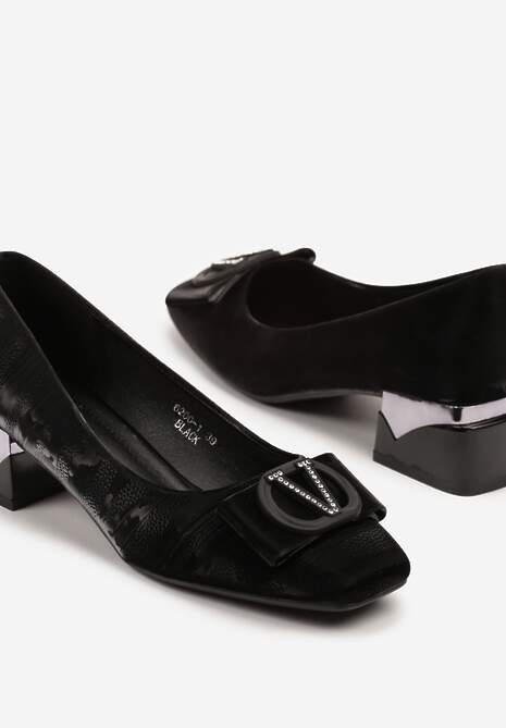 Czarne Czółenka na Geometrycznym Obcasie z Metaliczną Aplikacją i Kokardą Saniessa