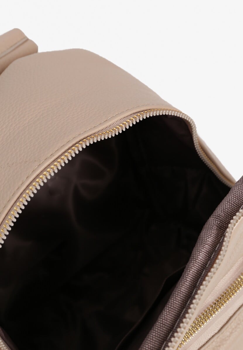 Beżowy Plecak Ozdobiony Łańcuszkiem i Pikowaniem Kolaggia