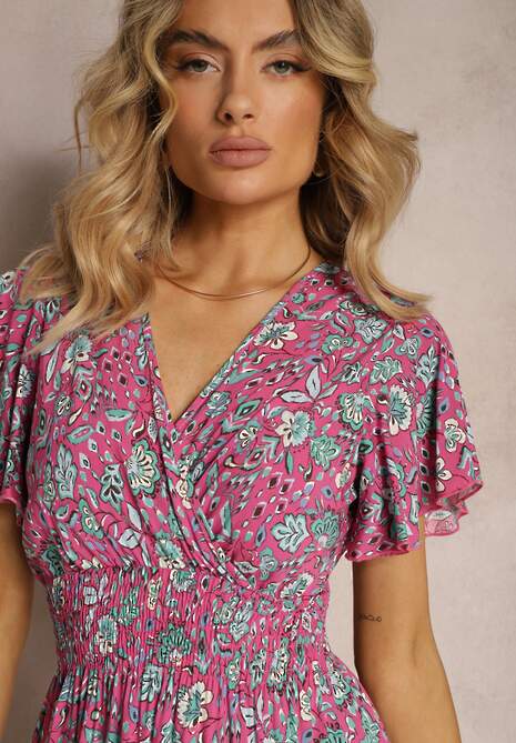 Różowa Kwiecista Sukienka z Wiskozy z Dekoltem w Serek i Gumką w Pasie Miralia