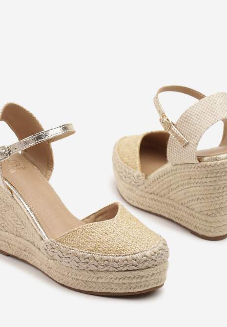 Złote Sandały na Koturnie w Typie Espadryli Ozdobione Plecionką Akiora