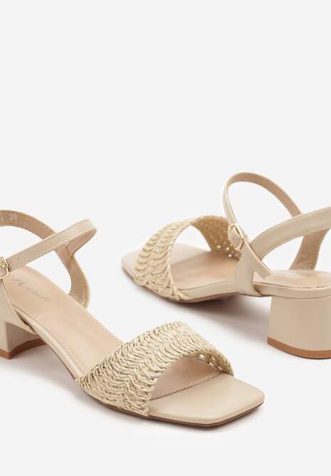 Beżowe Sandały na Słupku Ozdobione Metaliczną Nicią Eravitra