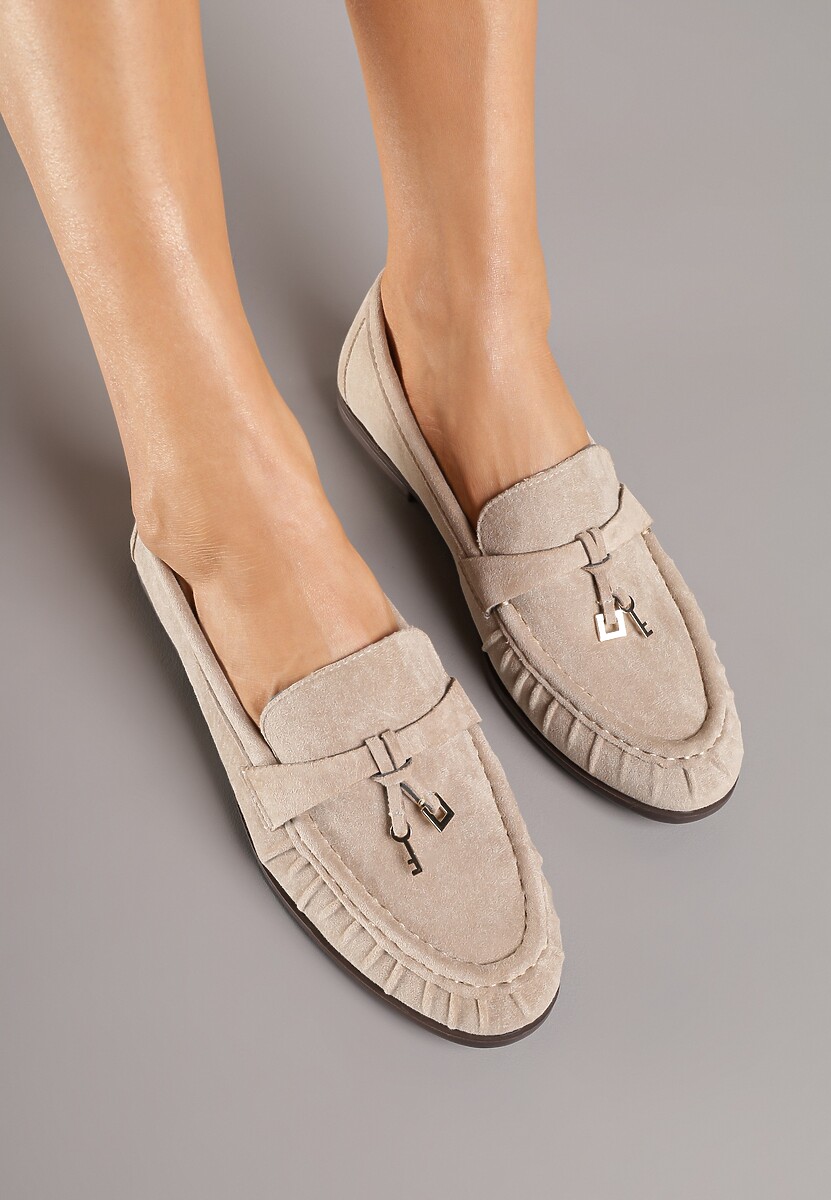 Beżowe Mokasyny z Metaliczną Ozdobą i Przeszyciami Piemarie