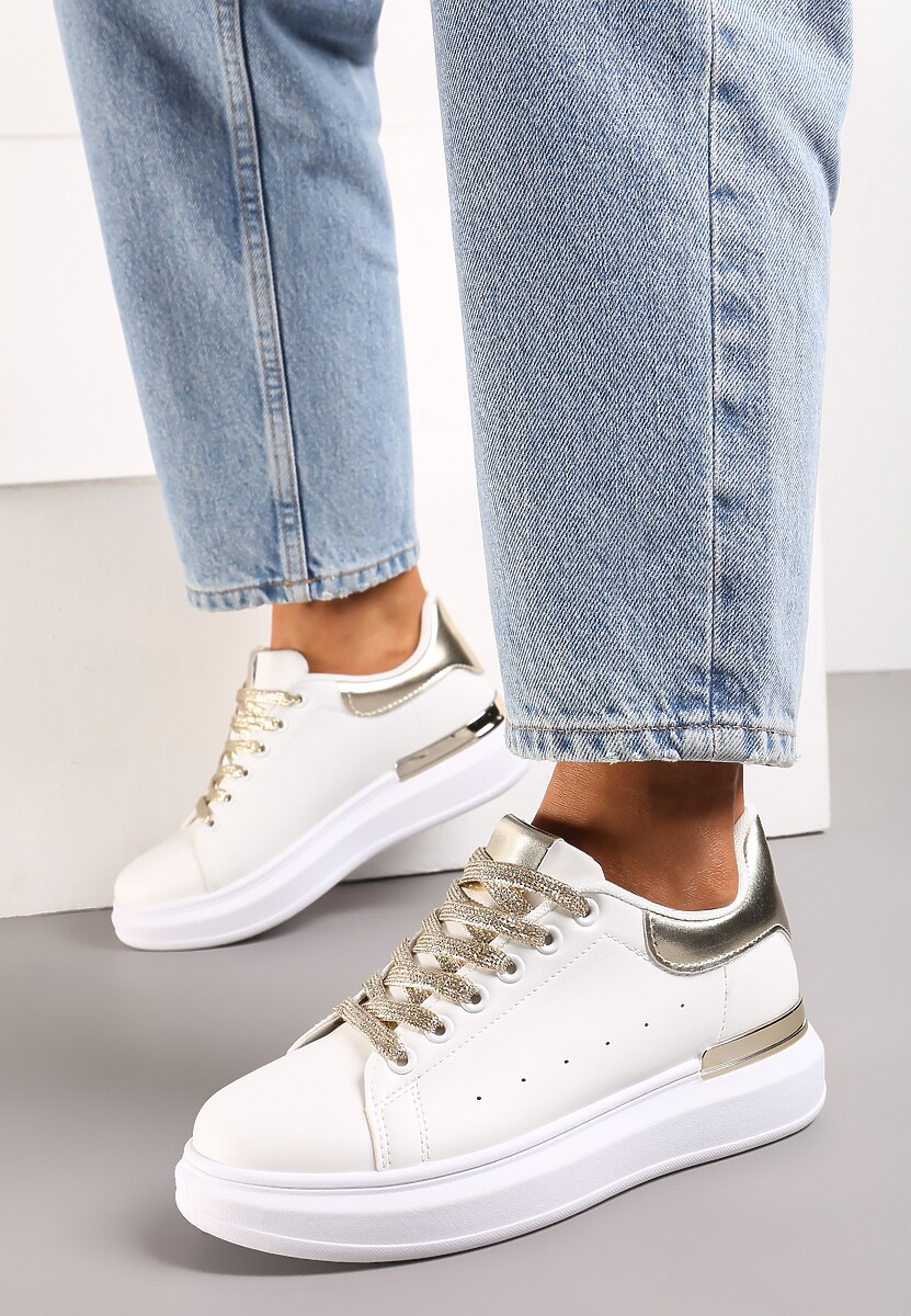 Biało-Złote Sneakersy z Brokatowymi Sznurowadłami i Metaliczną Wstawką na Platformie Vuriama