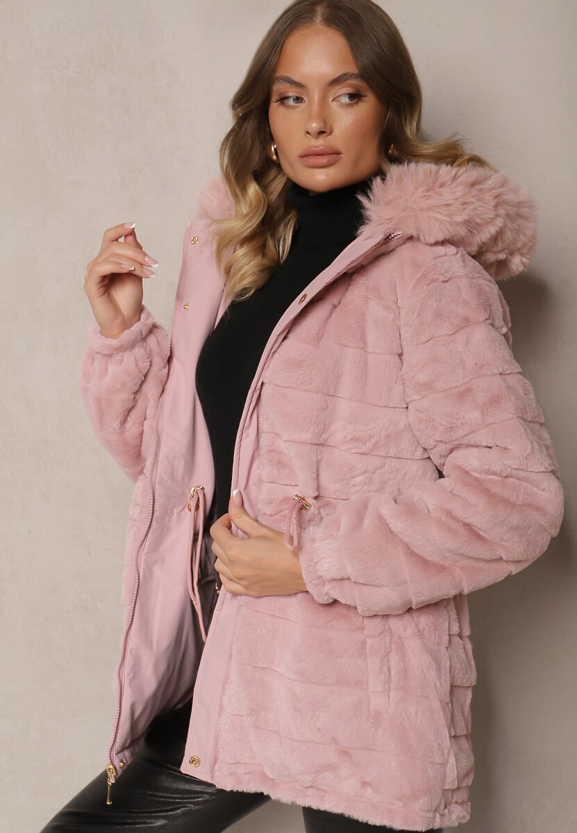 Różowa Dwustronna Kurtka o Kroju Parki z Kapturem i Futrzaną Podszewką z Pikowaniem Hetinia