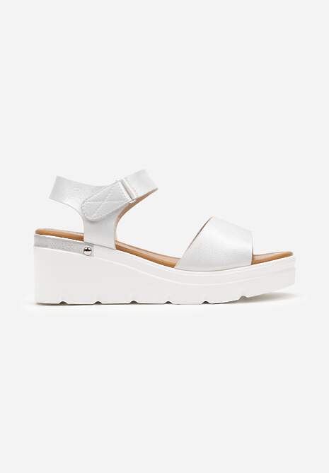 Srebrne Sandały na Koturnie z Bieżnikiem i Lekko Metalicznymi Paseczkami Arpiea