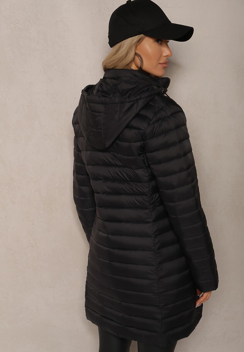 Czarna Kurtka o Wydłużonym Kroju Pikowana z Odpinanym Kapturem Sintinea