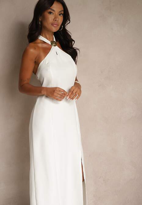 Biała Sukienka z Wiskozą z Dekoltem Halter i Ozdobną Broszką Naliannae