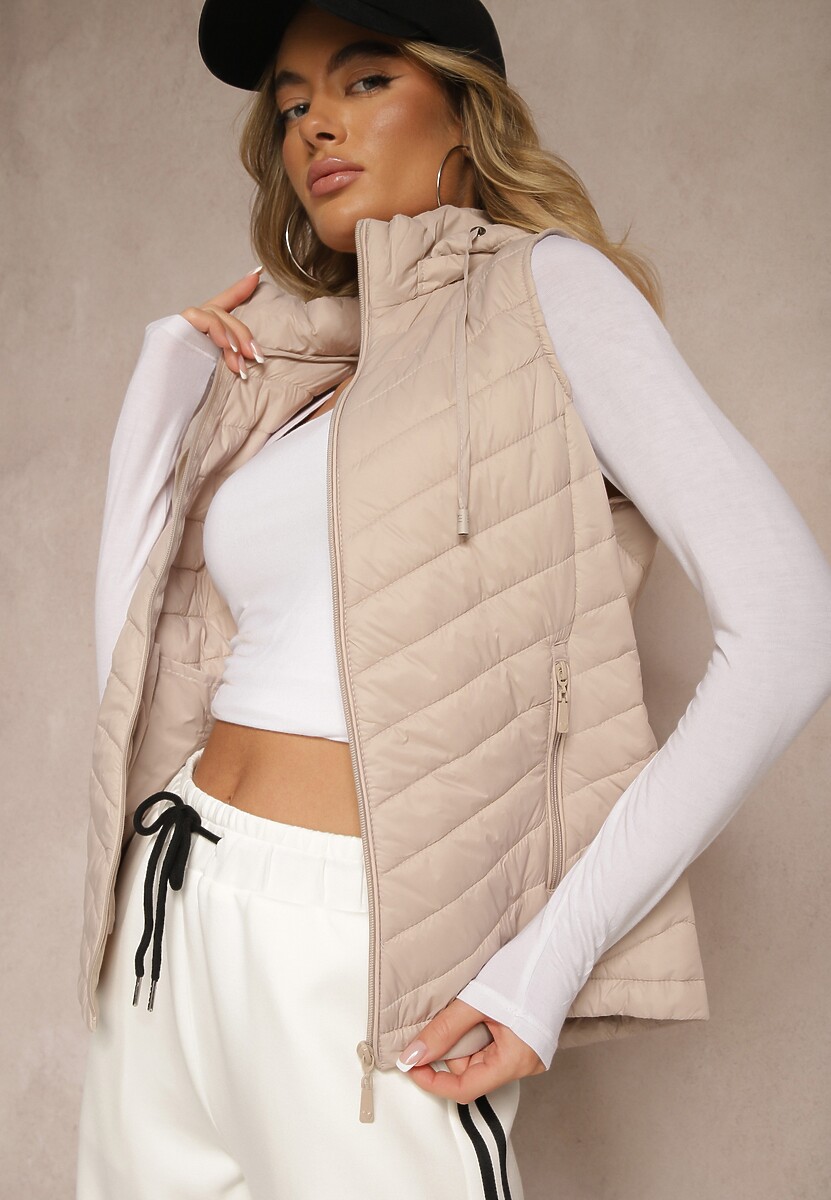 Czarna Kamizelka z Ozdobnym Pikowaniem i Kapturem z Możliwością Odpięcia Ninaviona