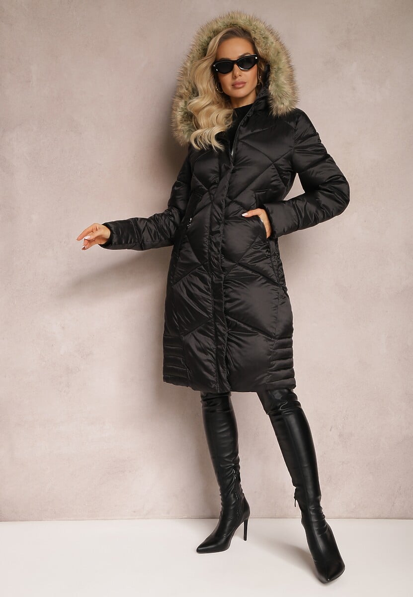 Czarna Pikowana Kurtka Płaszcz za Kolano i Kapturem z Futerkiem Demmia