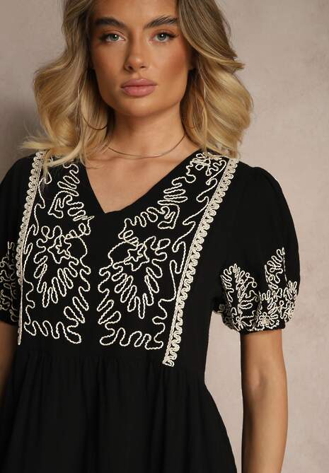 Czarna Rozkloszowana Sukienka z Bawełny w Stylu Boho z Haftowanymi Zdobieniami Lannilsa